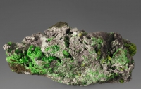 Уваровит (зелёный гранат) с титанитом - «globural.ru» - Серов