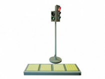 Электрифицированная модель транспортного и пешеходного светофоров на стойке и основании с "Виртуальным учителем" и с панелью образцами тактильной тротуарной плитки для слепых и слабовидящих пешеходов - «globural.ru» - Серов