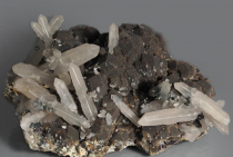 Андрадит (гранат) с кварцем - «globural.ru» - Серов