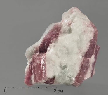 Турмалин (рубеллит) в кварце - «globural.ru» - Серов