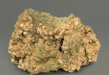 Апатит, кристалл - «globural.ru» - Серов